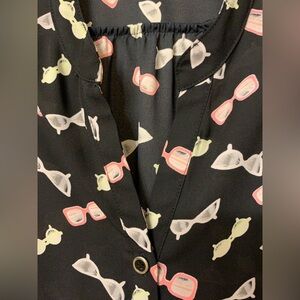 Style and Co size extra large fun, summer sleepless blouse with glasses print
